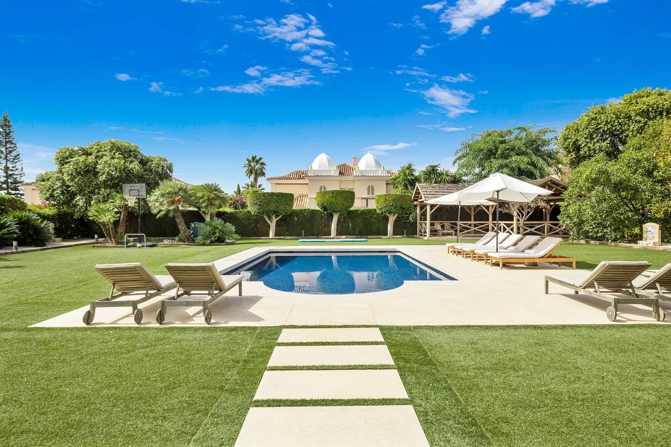Foto 4 von 46: Villa Paraiso - Gym | Putting Green | Heated Pool