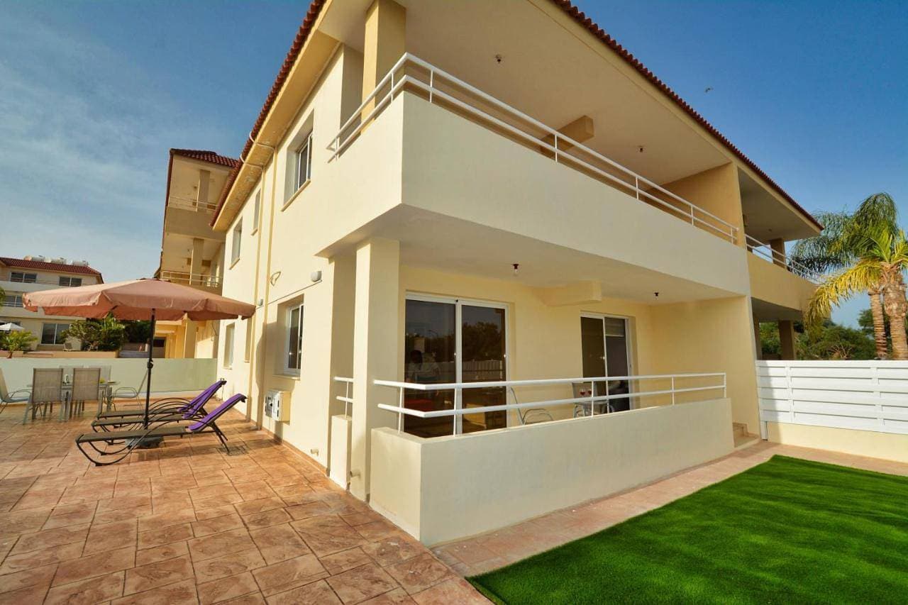 Foto 9 von 40: Two-Bedroom Apartment with Communal Pool