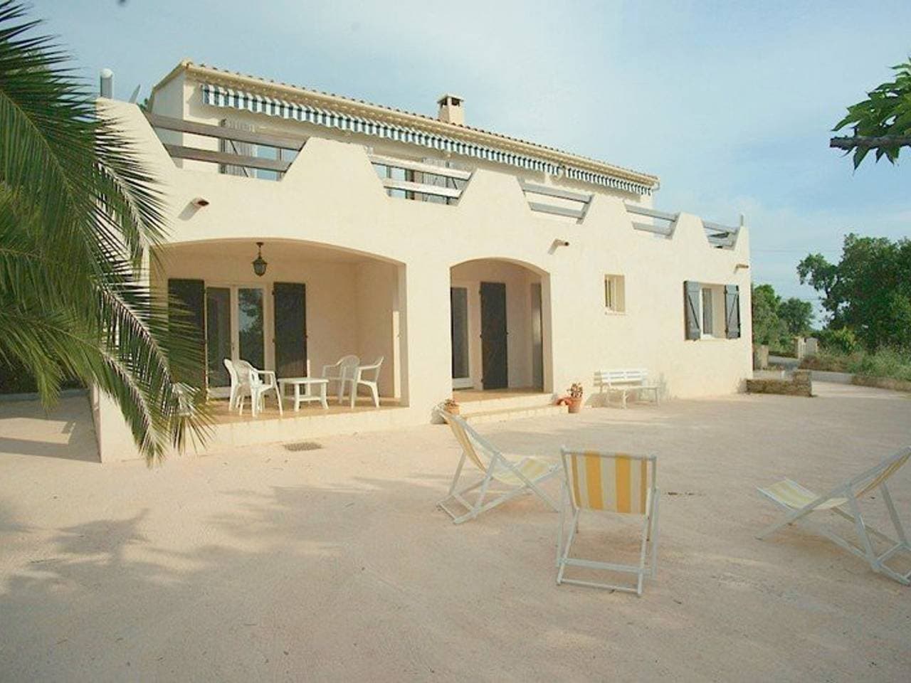 Schöne Villa, in Strandnähe, klimatisiert, Garten, Terrasse mit Grill, bis zu 12 Personen 1