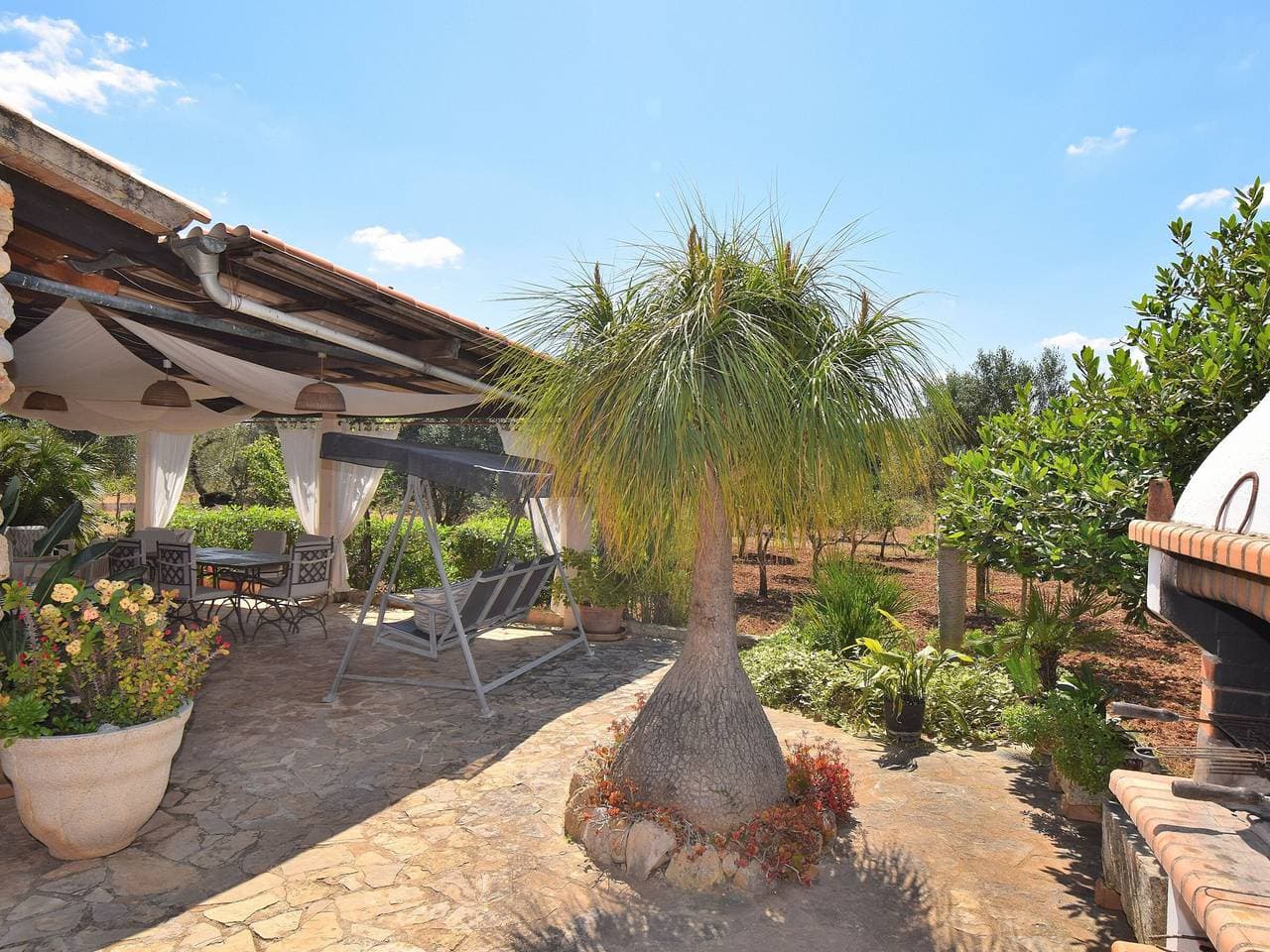 Foto 7 von 34: Wunderschönes Landhaus in Buger mit Garten und Pool