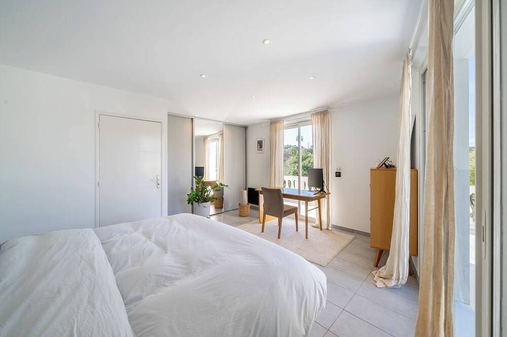 Foto 2 von 11: Villa 150m² with swimming pool, 100m² terrace and air conditioning - quiet location