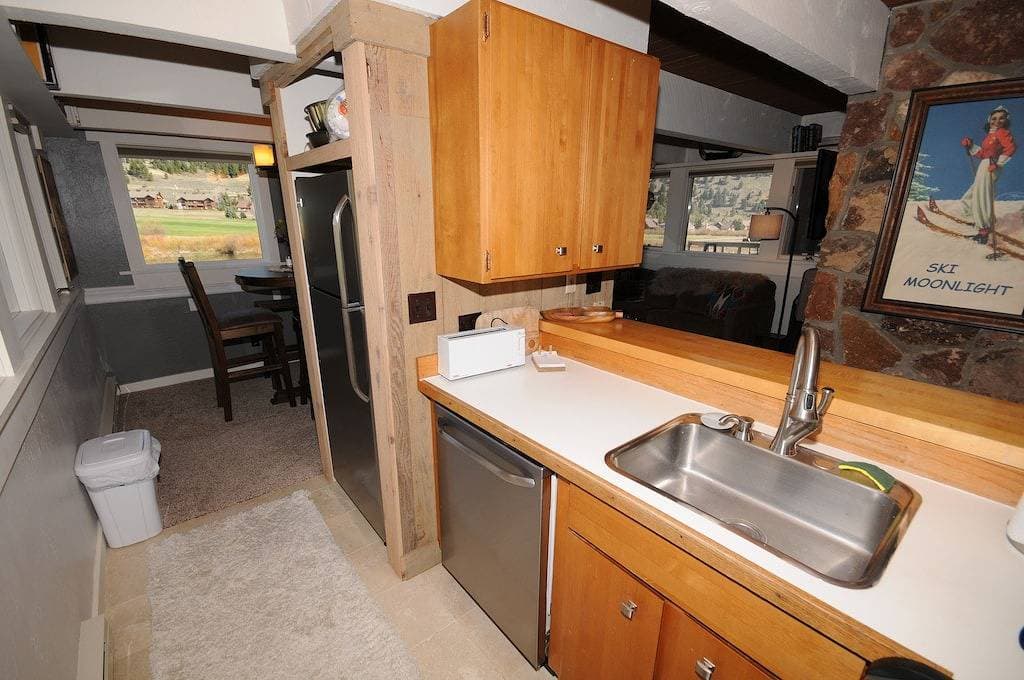 Foto 5 von 20: Wunderschöne Aussicht! Bestes Angebot in Big Sky Winter / Sommer: WIFI, HotTub, Pool, Kamin