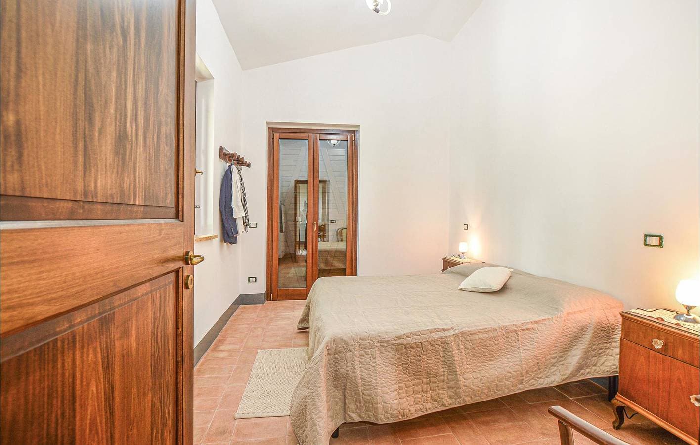 Foto 4 von 24: Charmante 100qm Wohnung mit Terrasse, Parkplatz & Internet | Giuliana 1.5km