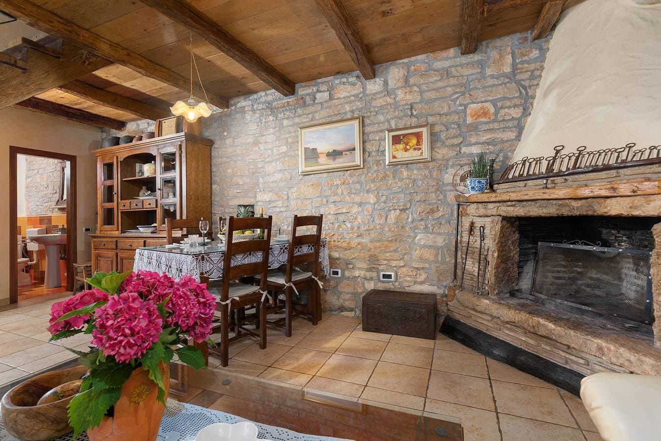 Foto 8 von 36: Mediterranes Steinhaus mit Privatpool, Sauna, Meerblick, Kamin, Sommerkueche