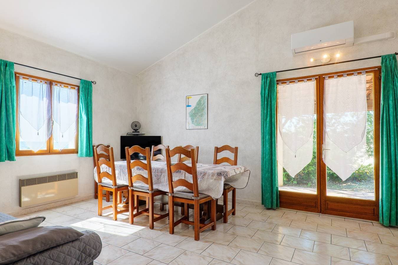 Foto 3 von 35: Ferienhaus „Le Chêne - La Fontinelle“ mit Bergblick
