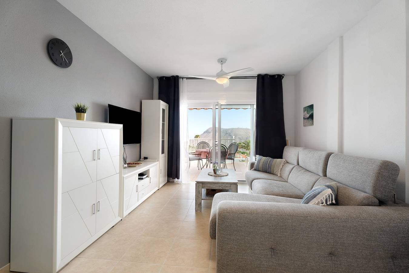 Foto 3 von 24: Ferienwohnung 'Isabel Vista Sur' mit Meerblick, Gemeinschaftspool und WLAN