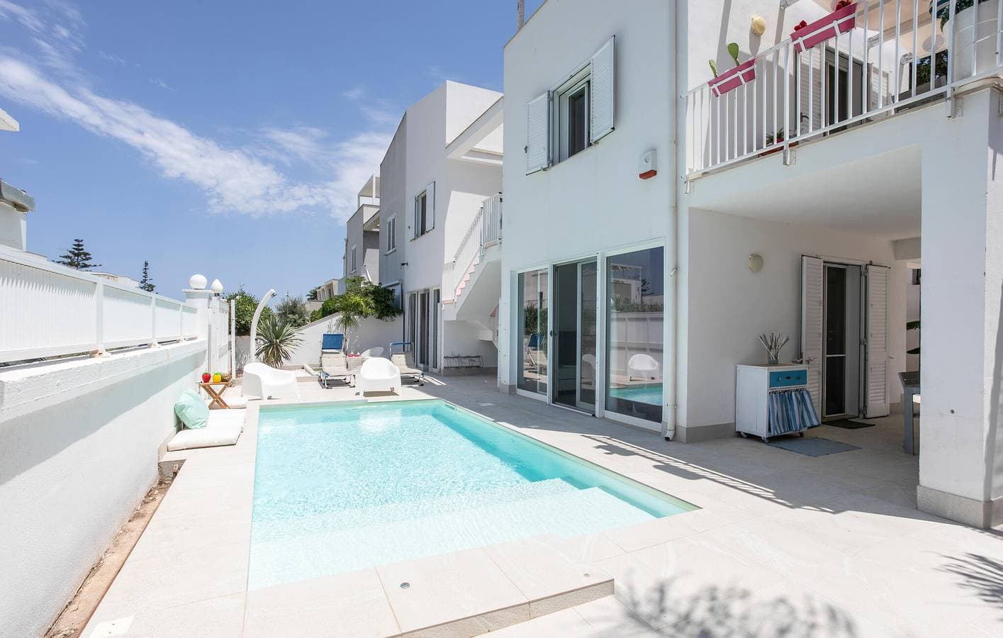 Foto 13 von 48: Paradies am Strand mit Pool und Terrasse