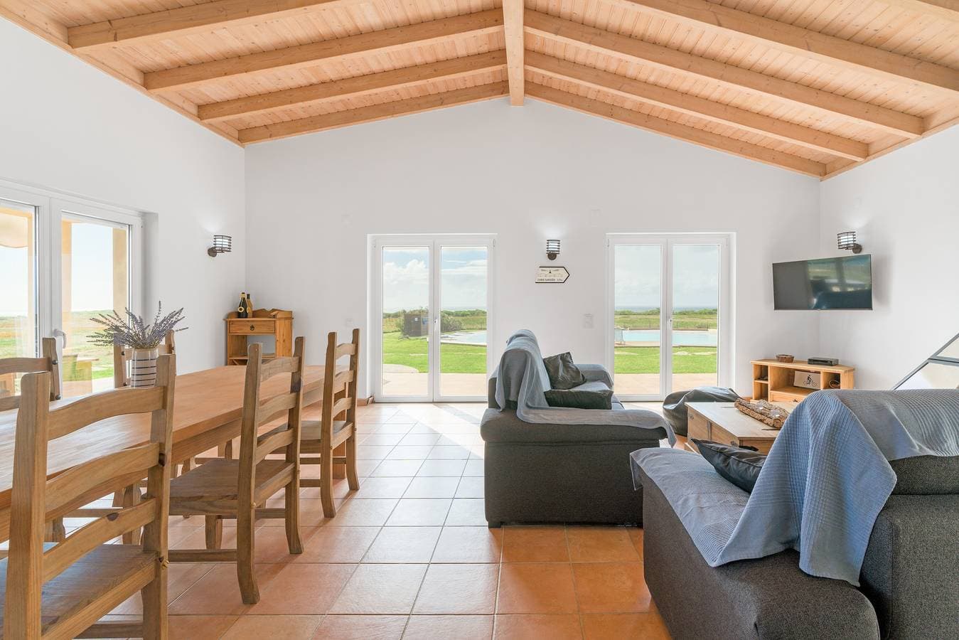 Foto 4 von 36: Ferienwohnung 'Flor Do Rosto I' mit Seeblick, Gemeinschaftspool und WLAN
