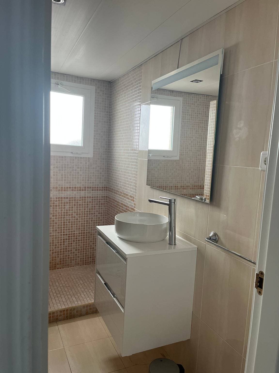 Foto 13 von 25: Ferienwohnung "Studio 2 Sea front" Am Strand mit Meerblick