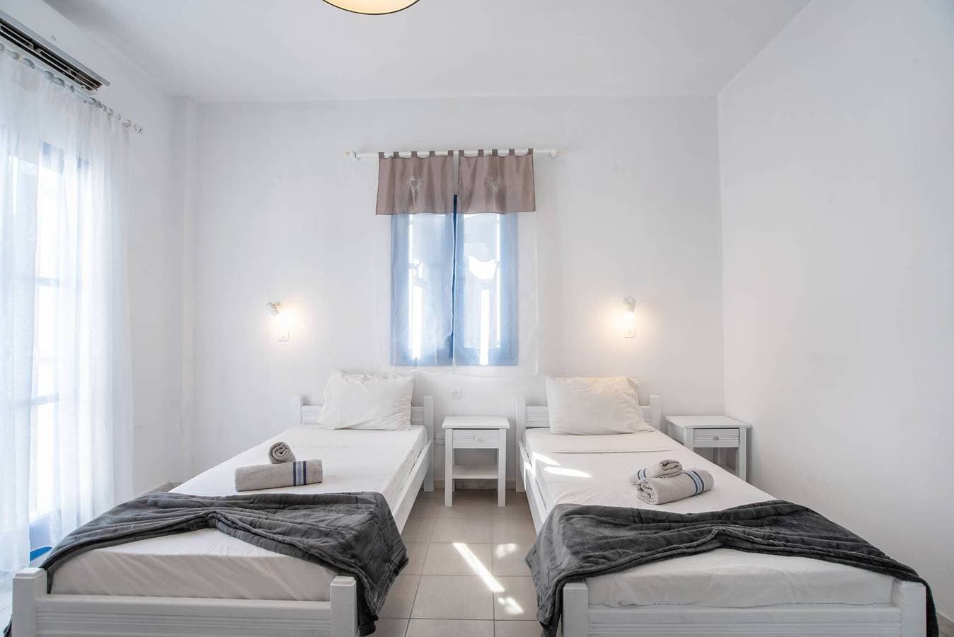 Foto 4 von 59: Economy Doppelzimmer 2 mit Balkon und Klimaanlage