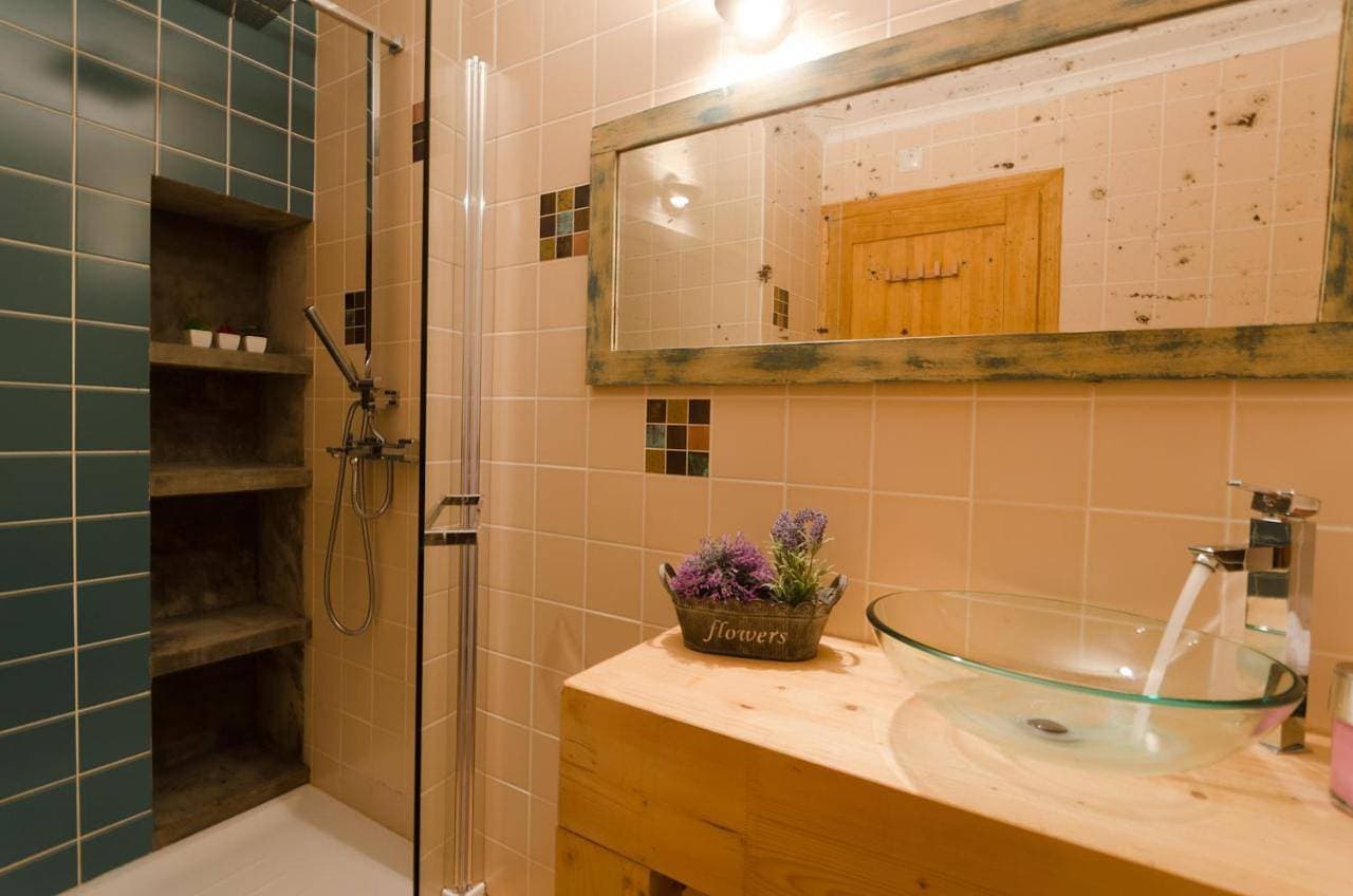 Foto 10 von 17: Triple Room with Private Bathroom