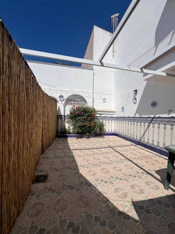 Foto 4 von 22: Three-Bedroom House