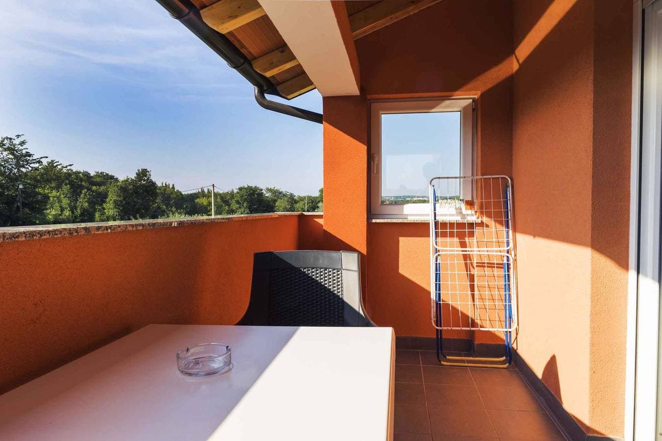 Foto 9 von 36: Ferienwohnung mit großem Garten und Klimaanlage