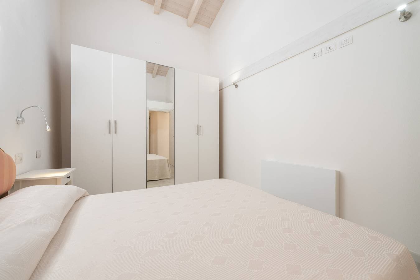 Foto 12 von 32: Ferienwohnung 'Casa Vacanze Riflessi Sul Mare' mit Balkon, Highspeed-WLAN und Klimaanlage