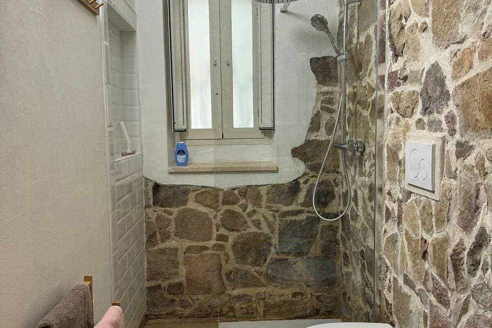 Foto 8 von 28: Alter Schafstall mit Aussicht in Solanas