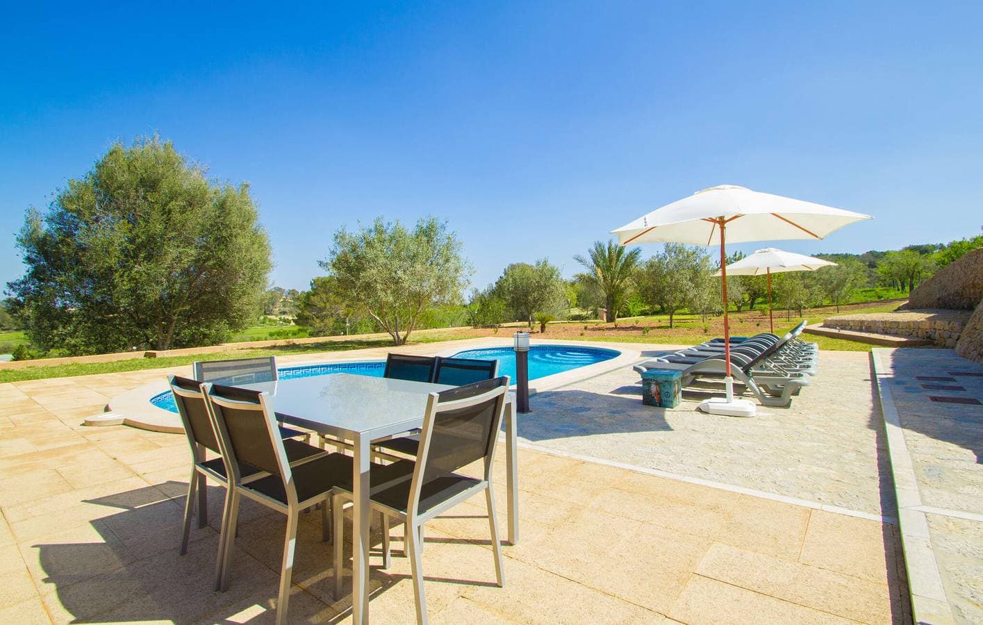 Foto 9 von 46: Sonniges Apartment mit Pool und Terrasse - nahe der Stadt