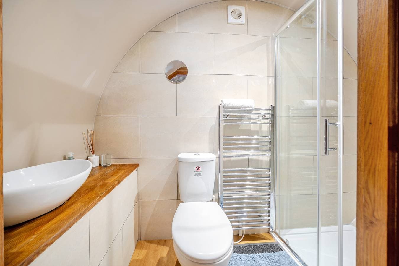 Foto 5 von 13: Blockhütte für 2 Personen mit Terrasse