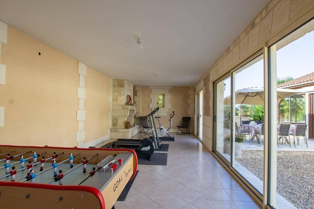 Foto 9 von 21: Geräumiges Haus mit privatem Pool und Internet in Villamblard