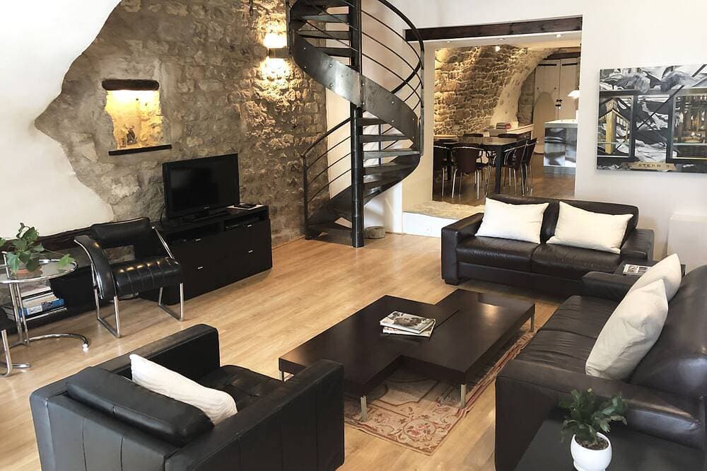 Forcalquier-Architektur-Dorfhauszentrum 1