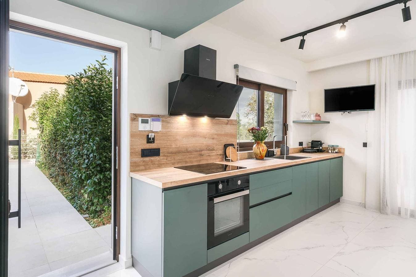 Foto 9 von 32: Villa Anthos |Luxury 1-Bedroom with Heated*  Pool!
