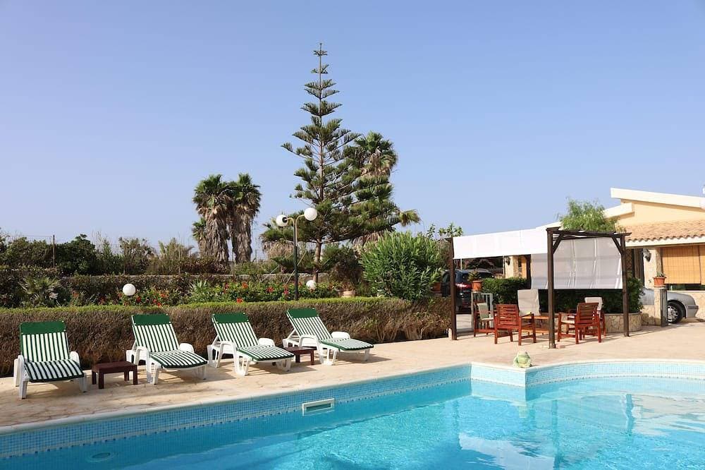 Foto 12 von 30: Villa mit Pool direkt am Meer, für diejenigen, die Ruhe und Privatsphäre lieben
