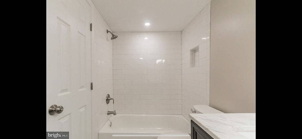 Foto 11 von 21: Schönes renoviertes 2-Zimmer/1-Bad Condo nahe Dc mit Pool