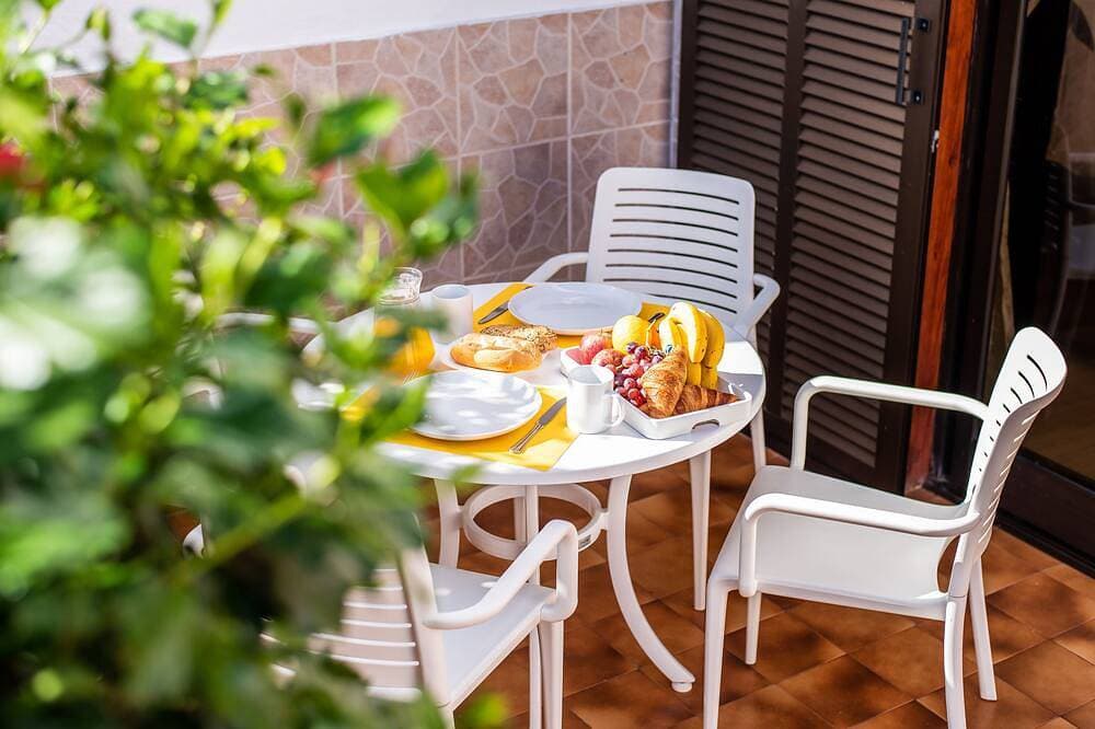 Foto 10 von 30: Apt. am Pool mit 1 Schlafzimmer und neuer Überarbeitung des Pools für über €100K