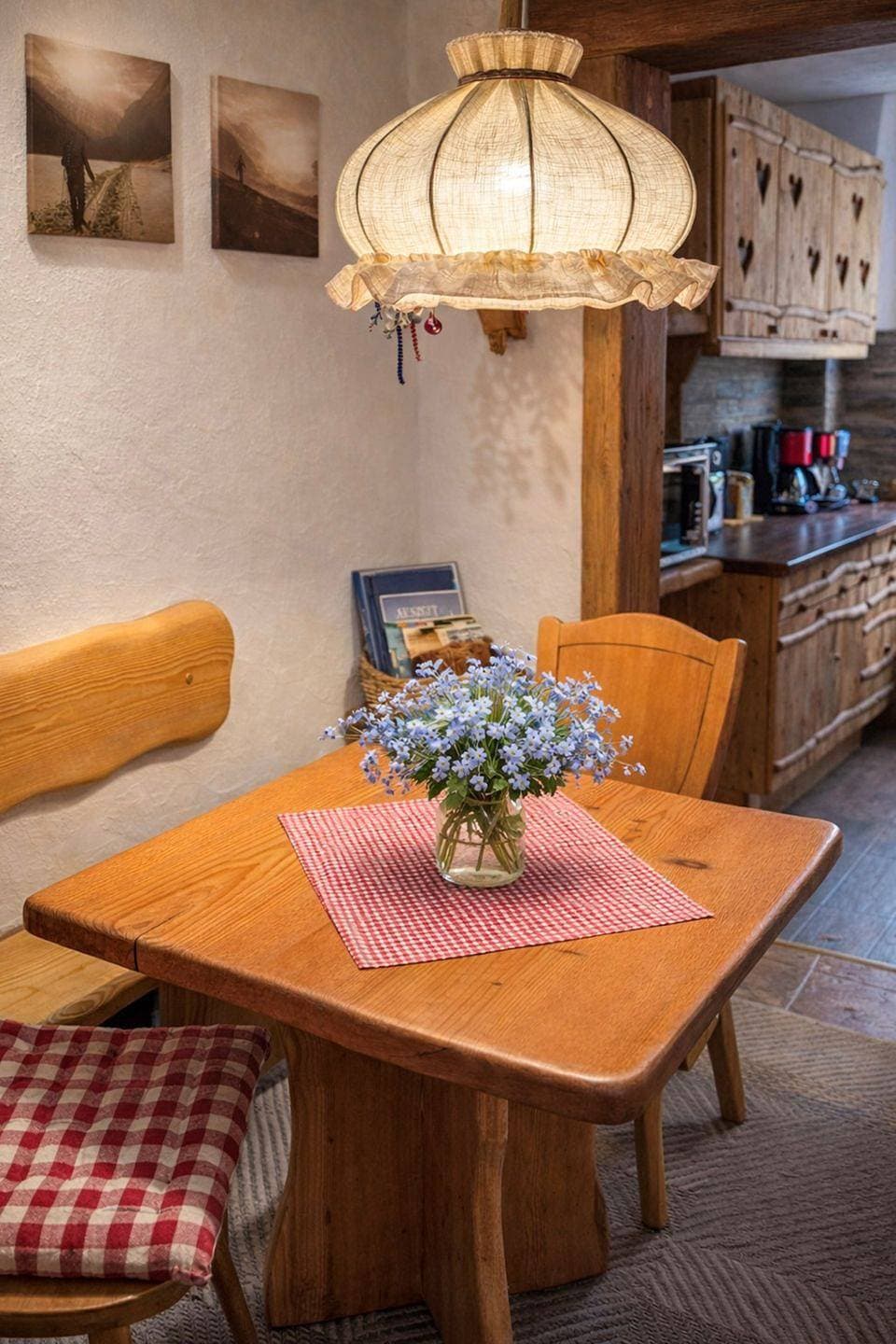 Foto 10 von 33: Doppelzimmer Kärlingerhaus im urigen Hüttenflair