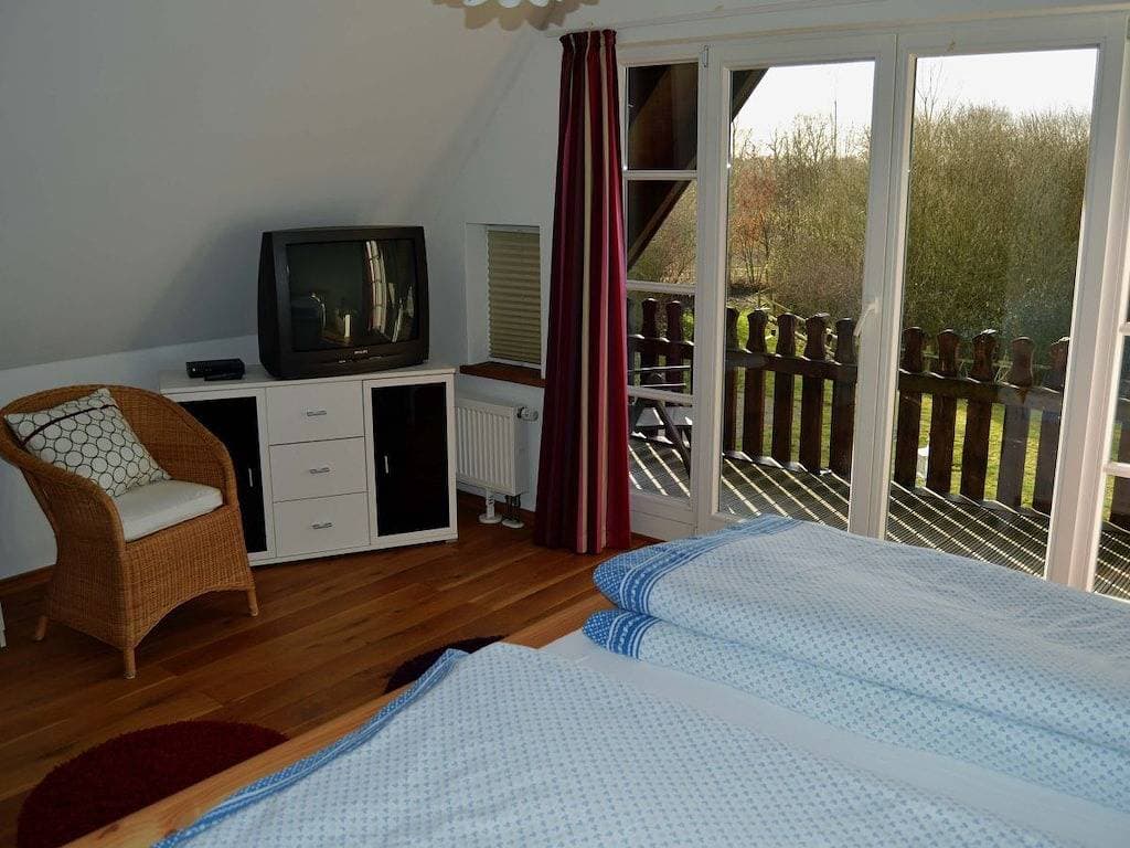 Foto 10 von 21: Altes Heuerhaus am See
