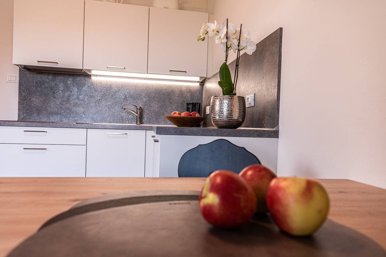 Foto 2 von 25: Ferienwohnung "Haus Lohengrin - Ferienwohnung 1" mit Blick auf die Berge