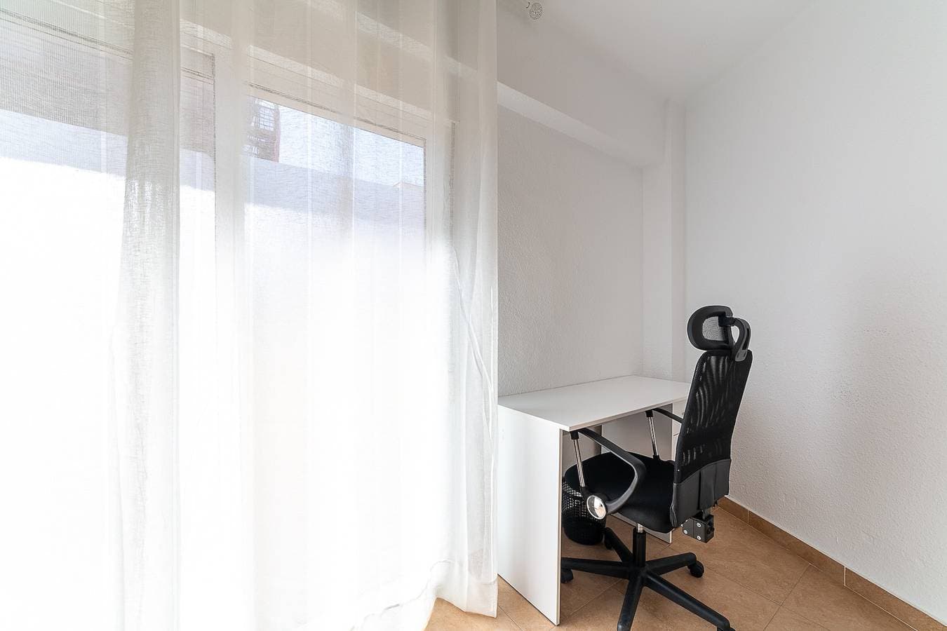 Foto 12 von 27: Wohnung in El Zapillo: Meerblick, WLAN, Klimaanlage im Wohnzimmer, Deckenventilatoren