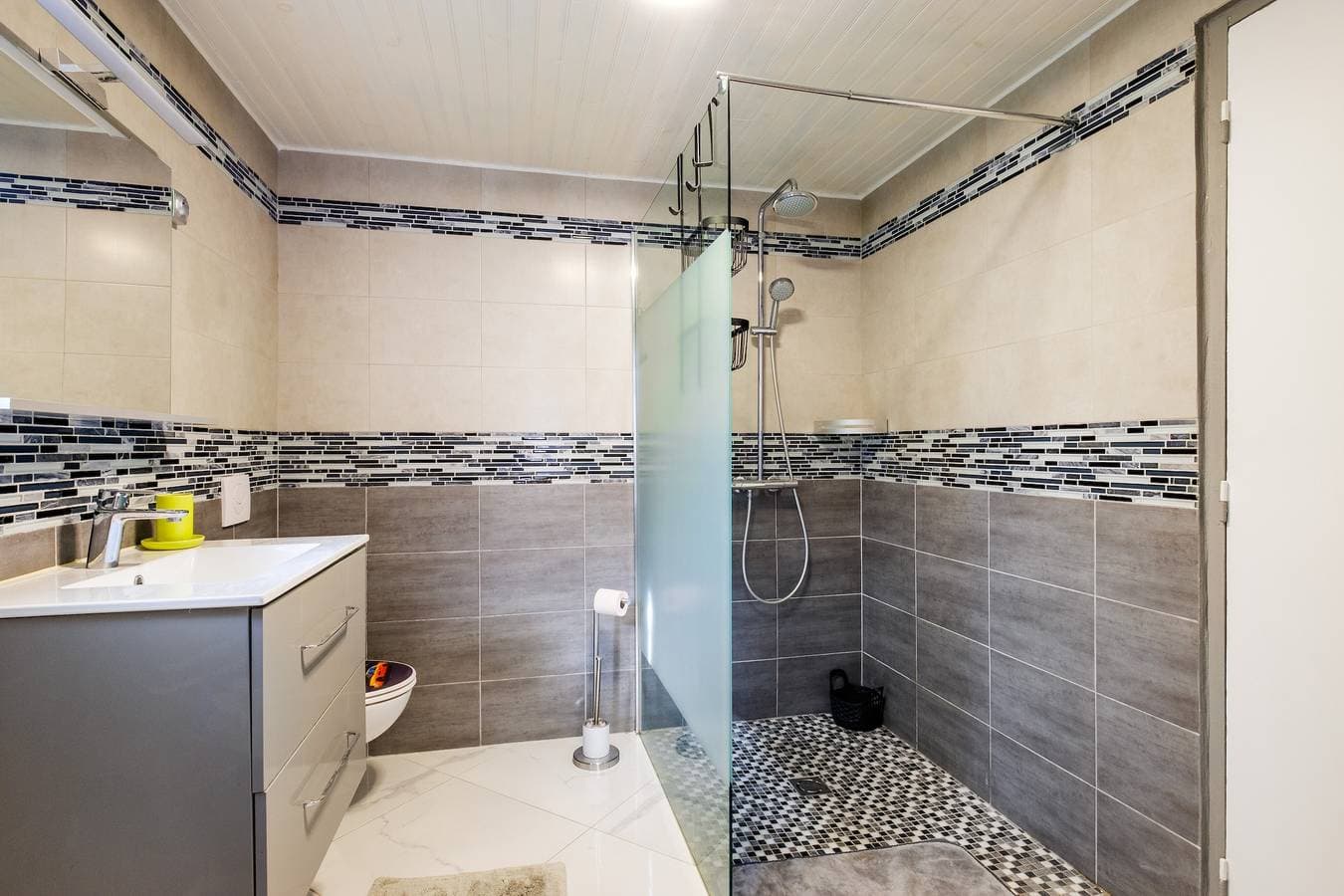 Foto 11 von 25: Ferienwohnung "Lou Paradou" mit Gemeinschaftspool, privater Terrasse und WLAN