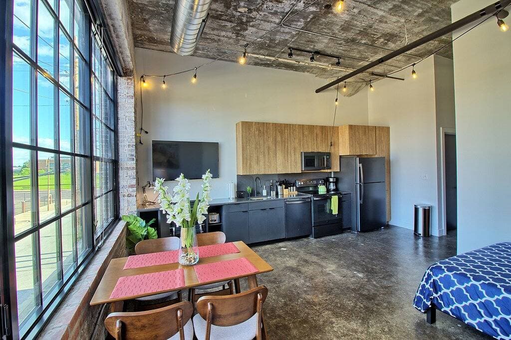 Foto 8 von 21: Chic Ultramodern Studio Loft w/ Designer Features