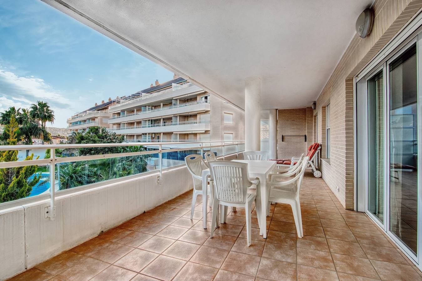 Foto 3 von 26: Ferienwohnung "Puerto Romano" mit Bergblick, Gemeinschaftspool und WLAN