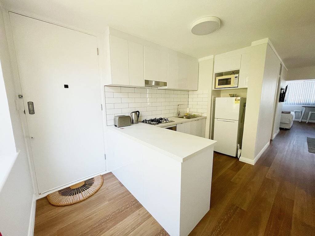 Foto 11 von 12: First floor good value budget accommodation for up to 4 people.
