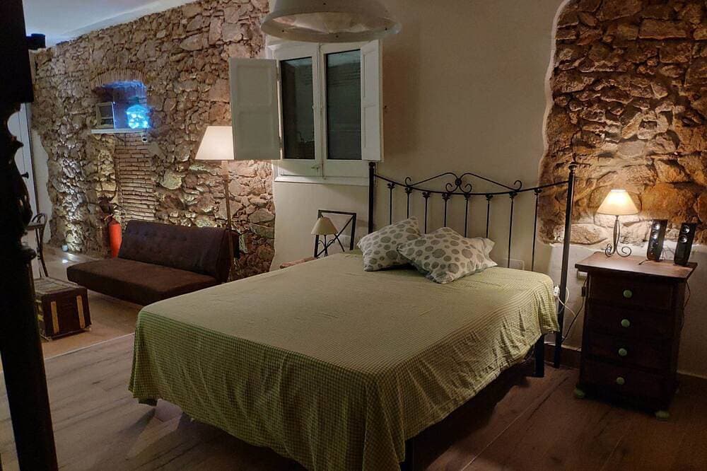 Foto 4 von 30: Loft Love, charming, cozy, comfortable, centrally located, king bed (2-4 pax).