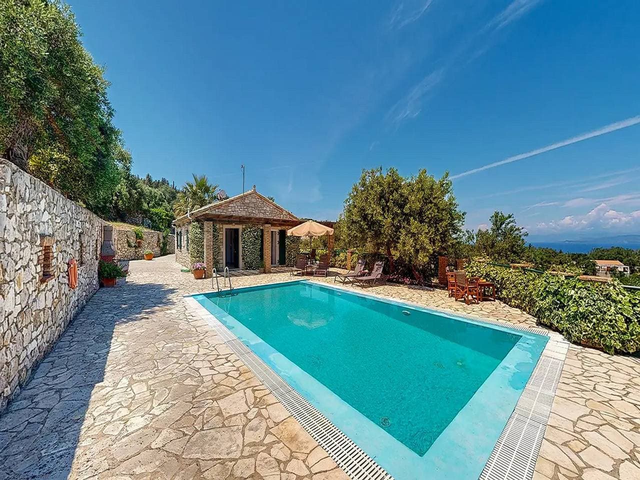 Foto 3 von 29: Magnificent Paxos Villa | 2 Bedrooms | Villa Shiryu | Breathtaking Sea/Gaios Views and Private Pool | Loggos