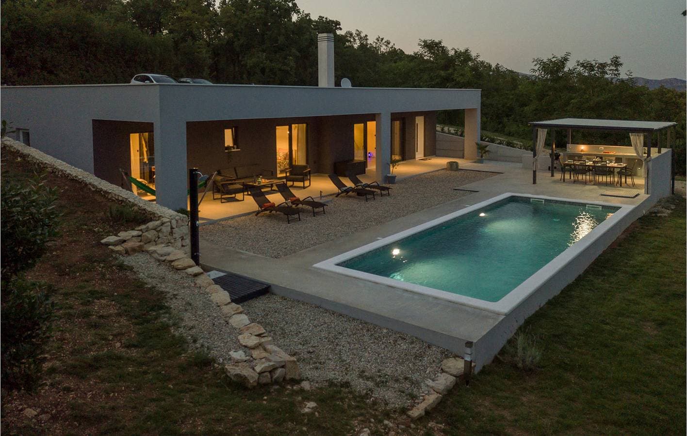 Foto 12 von 25: Geräumiges Apartment mit 1 Schlafzimmer, Pool, WLAN und Parkplatz in der Nähe des Zentrums von Raša