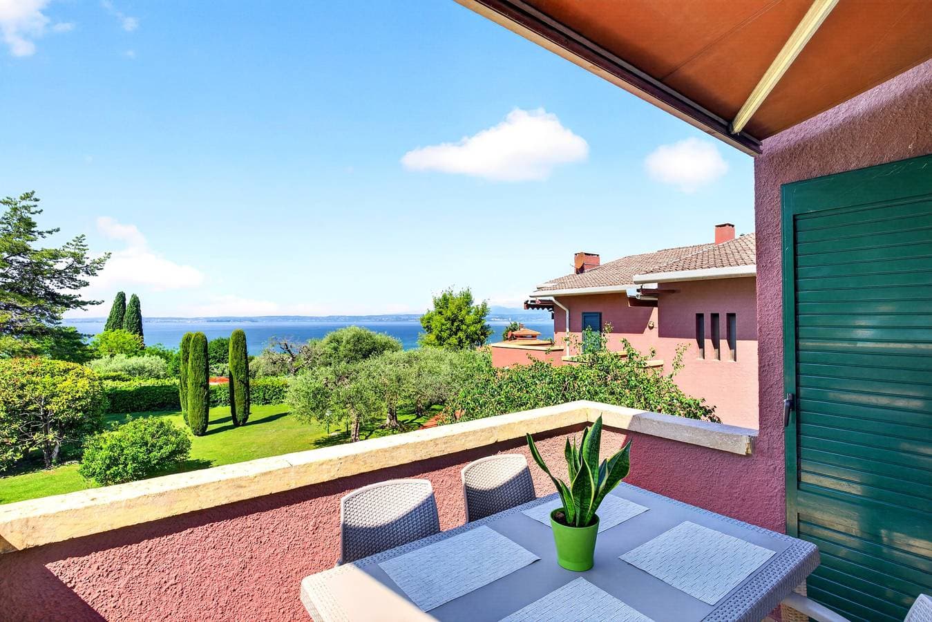 Foto 11 von 41: Regarda - Blue View 1, Ferienwohnung mit Pool, Seeblick, Wlan, 1 Schlafzimmer