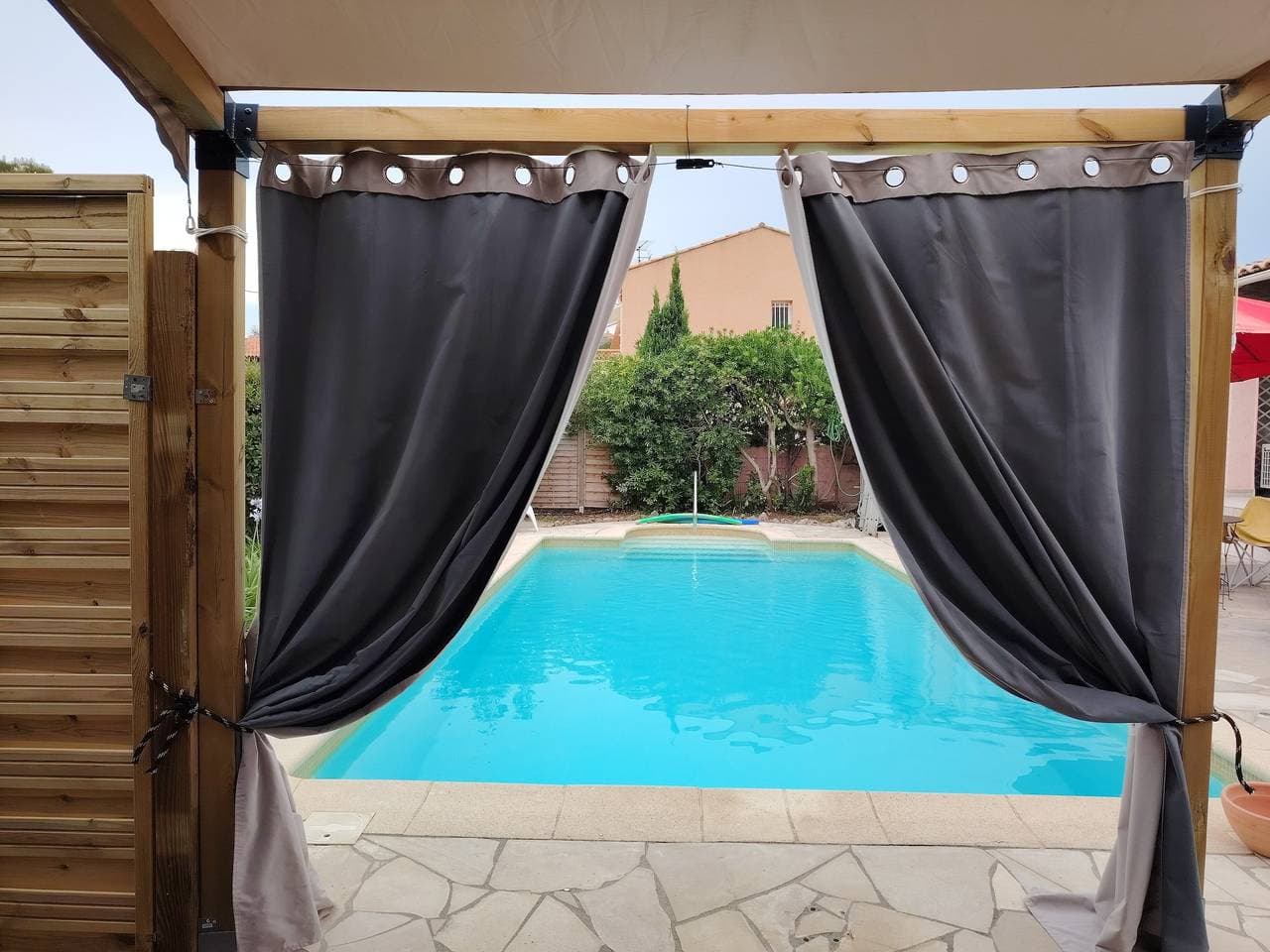 Foto 9 von 39: Appartement 'Ptit Coin De Paradis Plage Peguiere' mit privatem Pool, WLAN und Klimaanlage