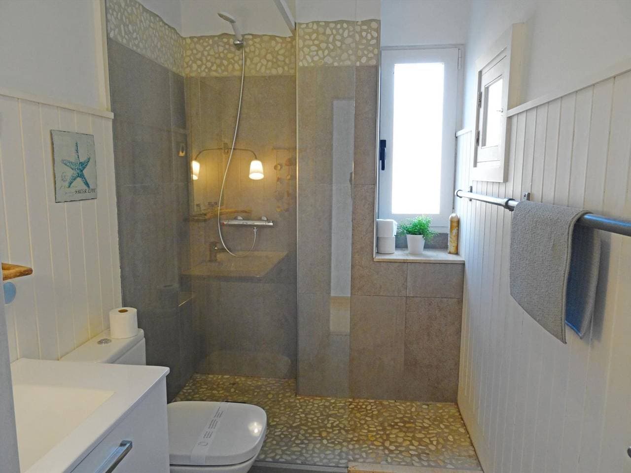 Foto 13 von 19: Moderne Wohnung in Altea mit 2 Schlafzimmern, Balkon und Meerblick