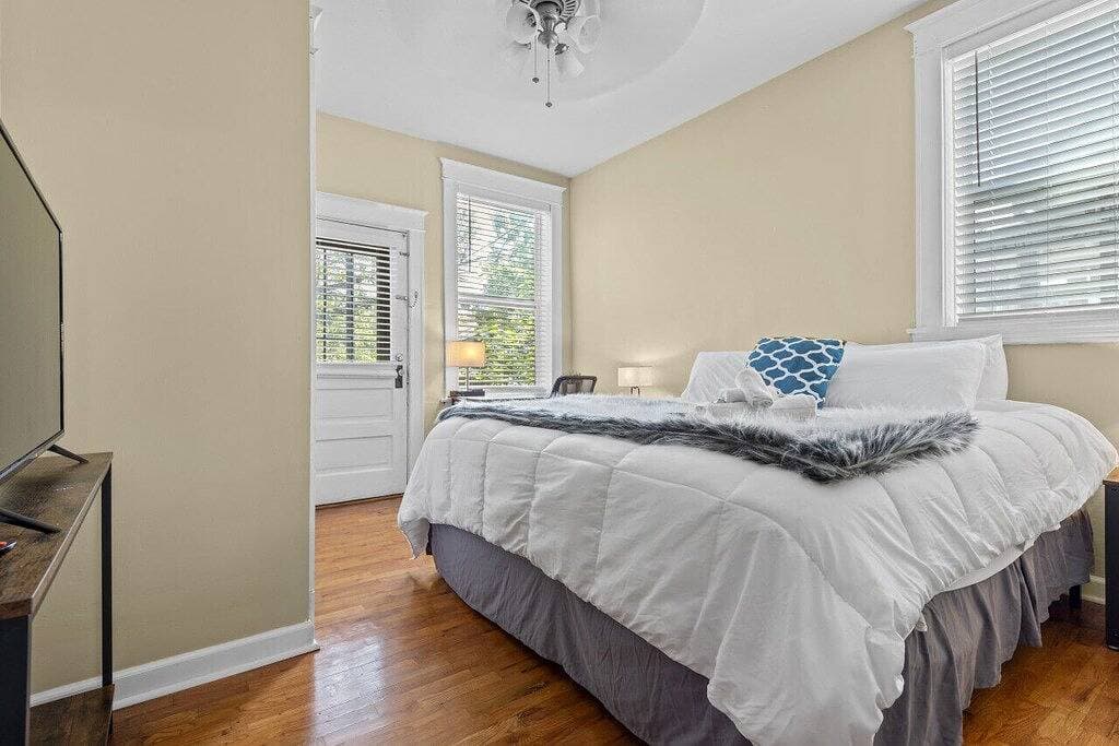 Dog-Friendly Apt with Office 1