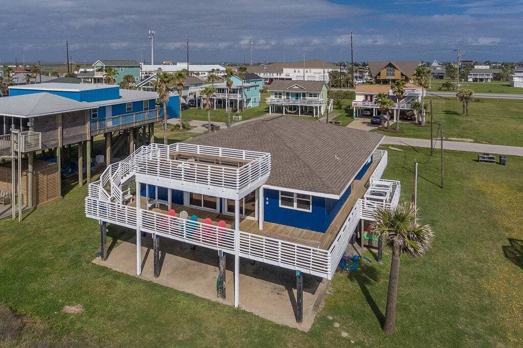 Foto 7 von 44: \"RightOnTheBeachVR\" Front Row Jamaica Beach 4Br / 3bth, atemberaubende Aussichten, riesige Decks
