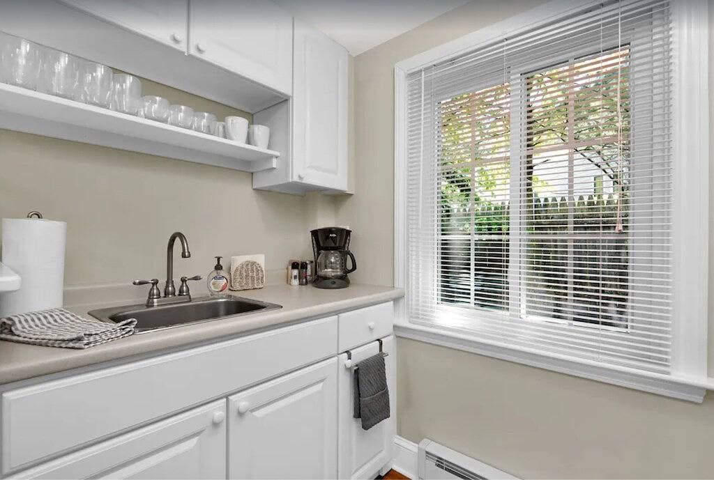 Foto 11 von 19: Awesome location downtown. Walk to the beach, marginal way