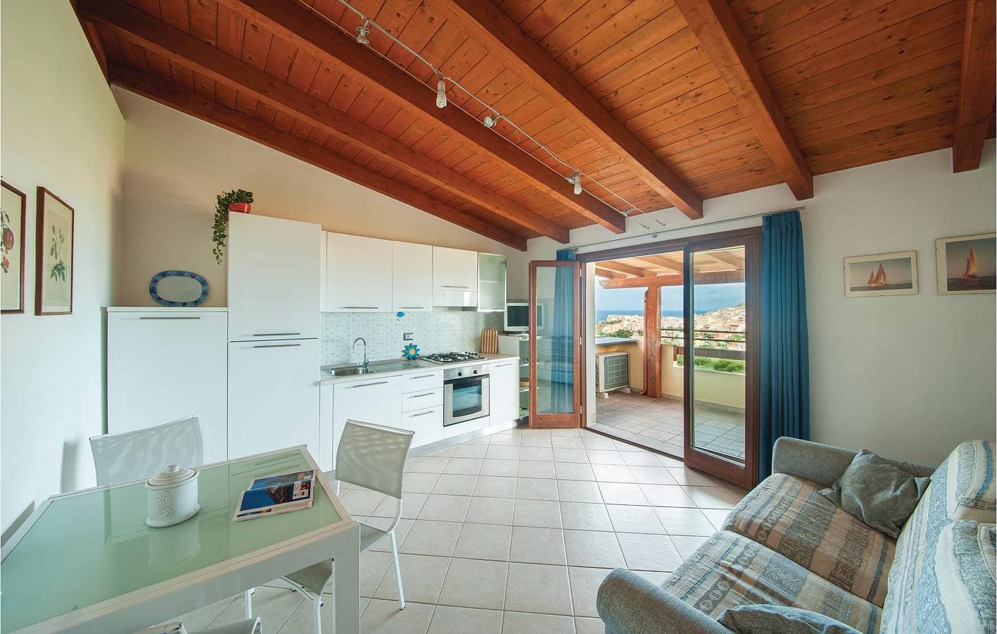Foto 4 von 20: Gemütliche Unterkunft am Strand: Parkplatz, AC, Pool, Terrasse