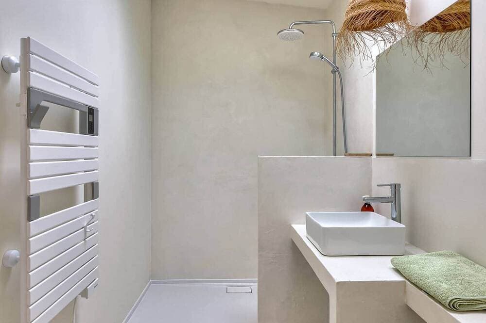 Foto 5 von 25: Casa ZaO Jolie maison en bois brut de 50m2 à