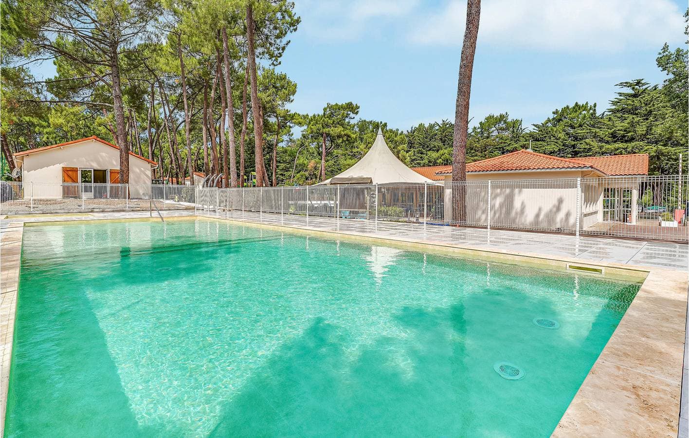 Foto 10 von 40: Appartement am Strand mit Pool