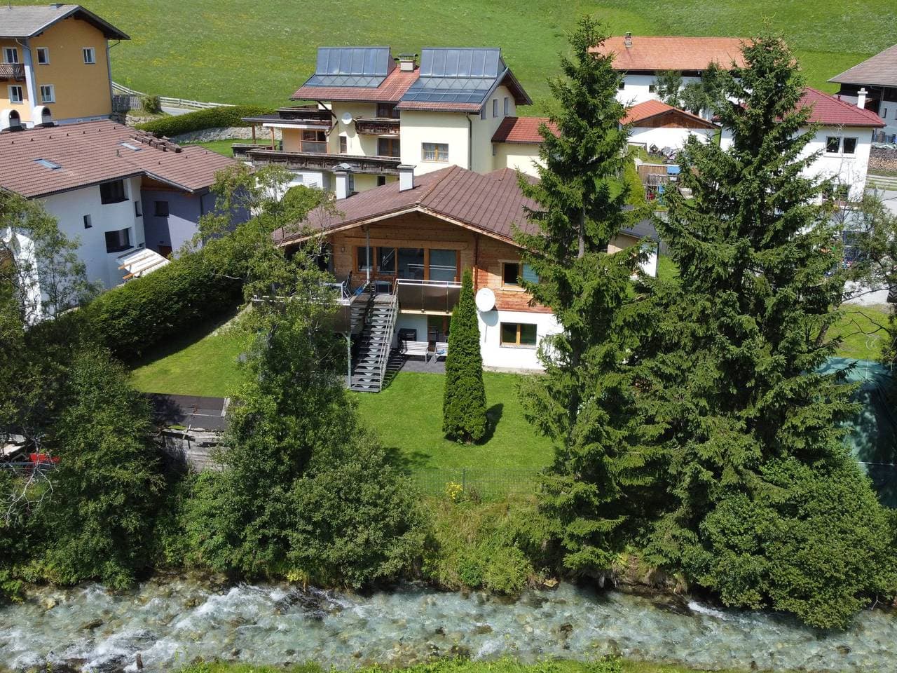 Obernberg: Sehr gemütliches Zweifamilienhaus Jenewein 1