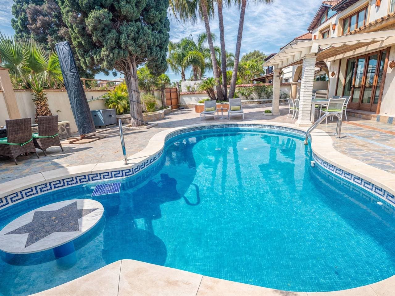 Foto 11 von 25: Luxusvilla nahe dem Meer mit Pool in Marbella