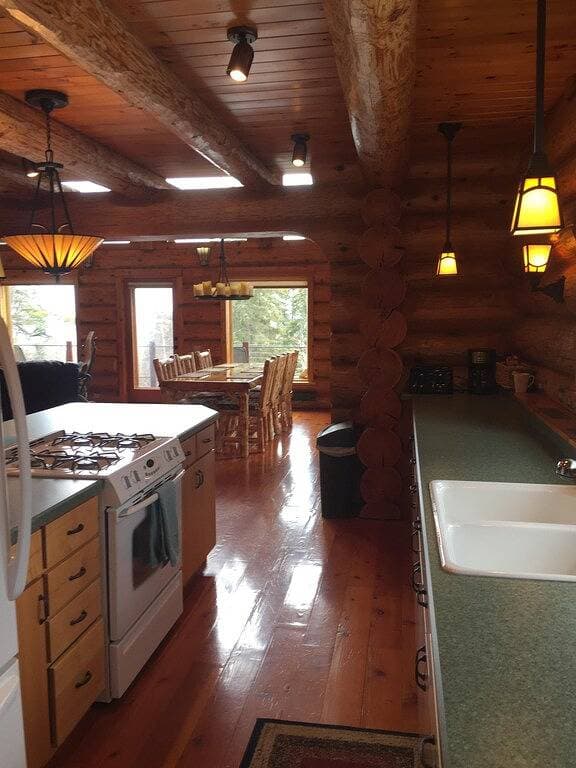 Split Rock Blockhaus mit Blick auf den Lake Superior, ruhig gelegen in 100 Jahre alten White Pines 1